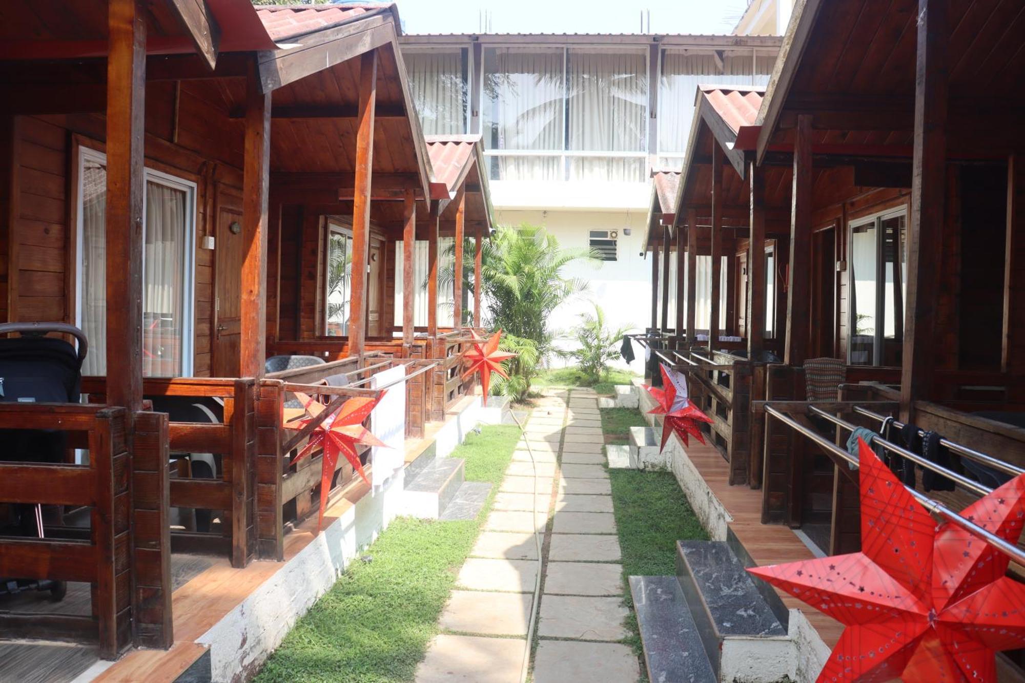 Selesta Sea By The Beach Morjim Exterior foto