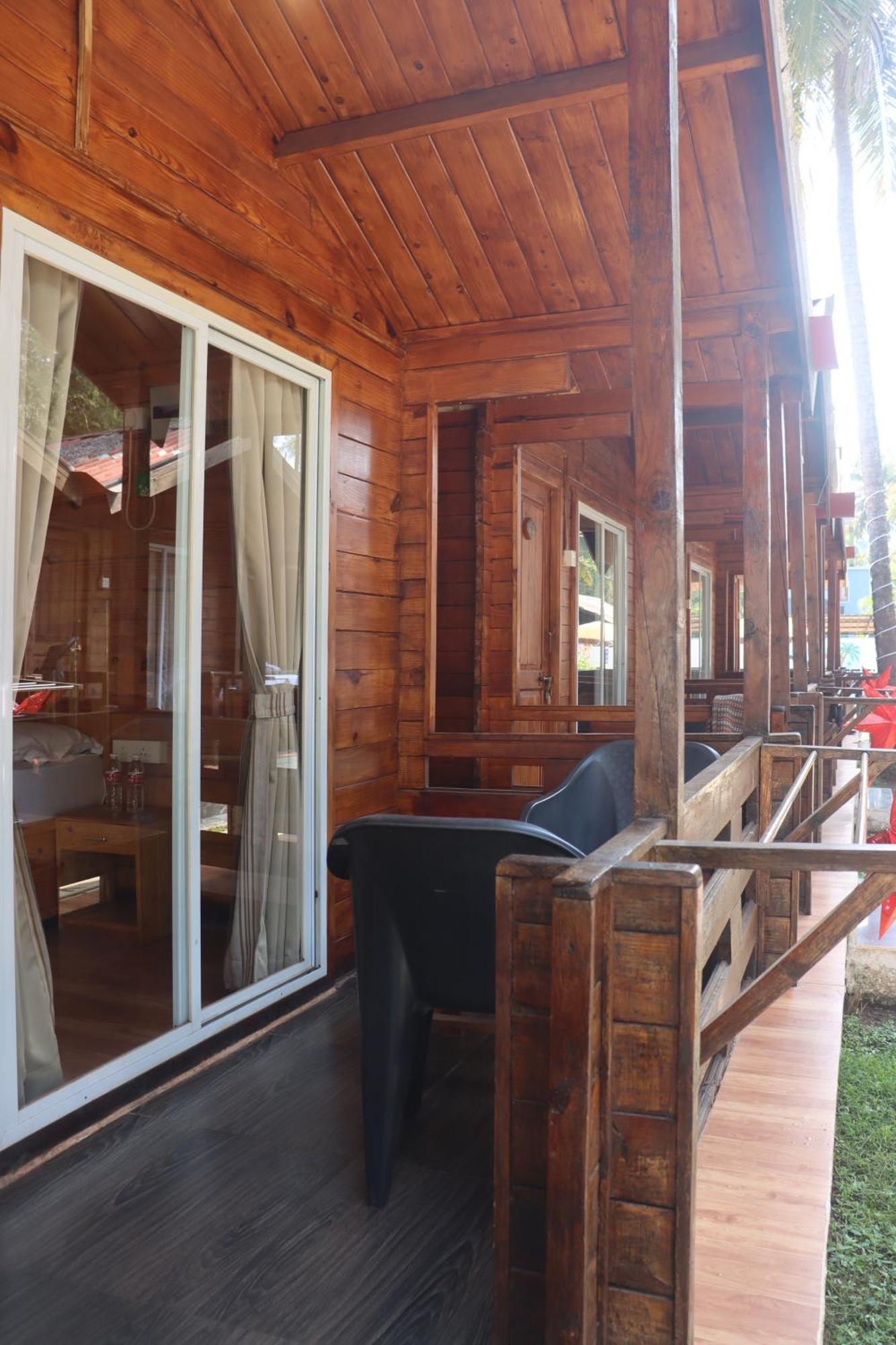 Selesta Sea By The Beach Morjim Exterior foto
